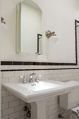 Rented by Dixon Advisory USA Inc. | media 108