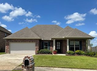 104 Still Waters Rd, Broussard, LA 70518