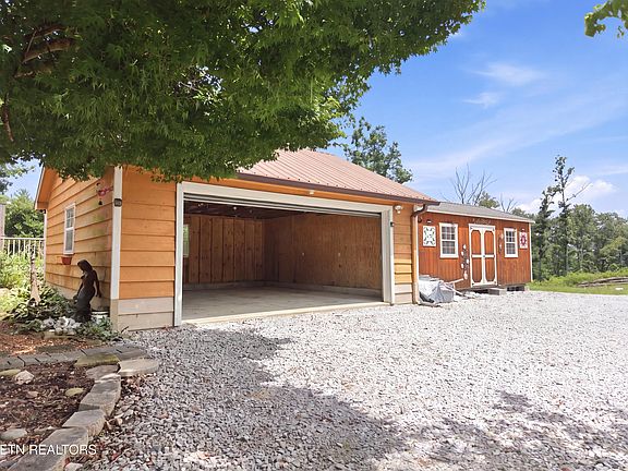 4th image of 127 Valerie Dr