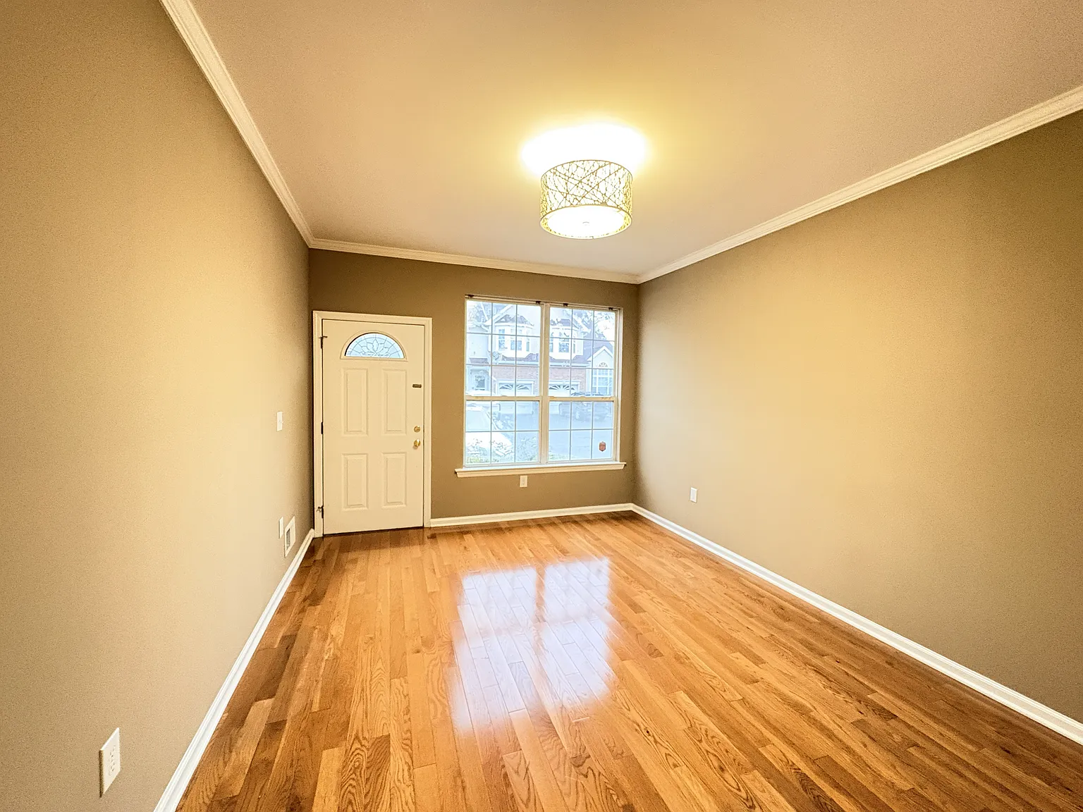 3 bed, 2.5 bath, 1834 sqft, $3,500 — Photo 4