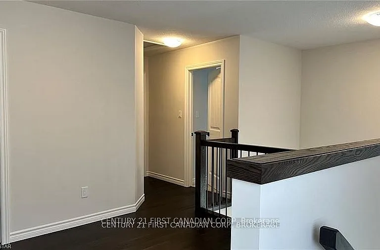 63 Royal Cres — Photo 32