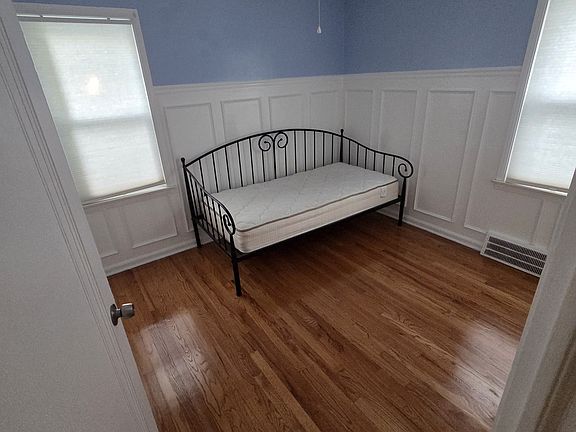 5th image of 5249 Curtis St