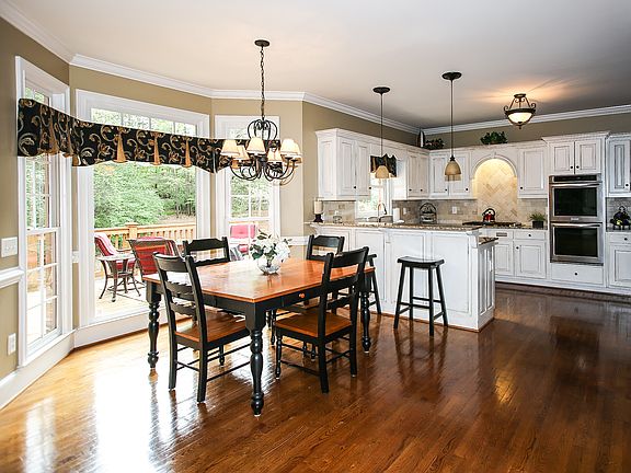 4th image of 1365 Woodland Lake Dr