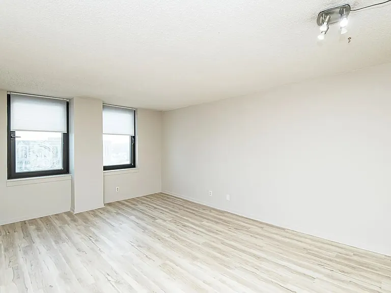 220 Broadway Ave S #908 — Photo 2