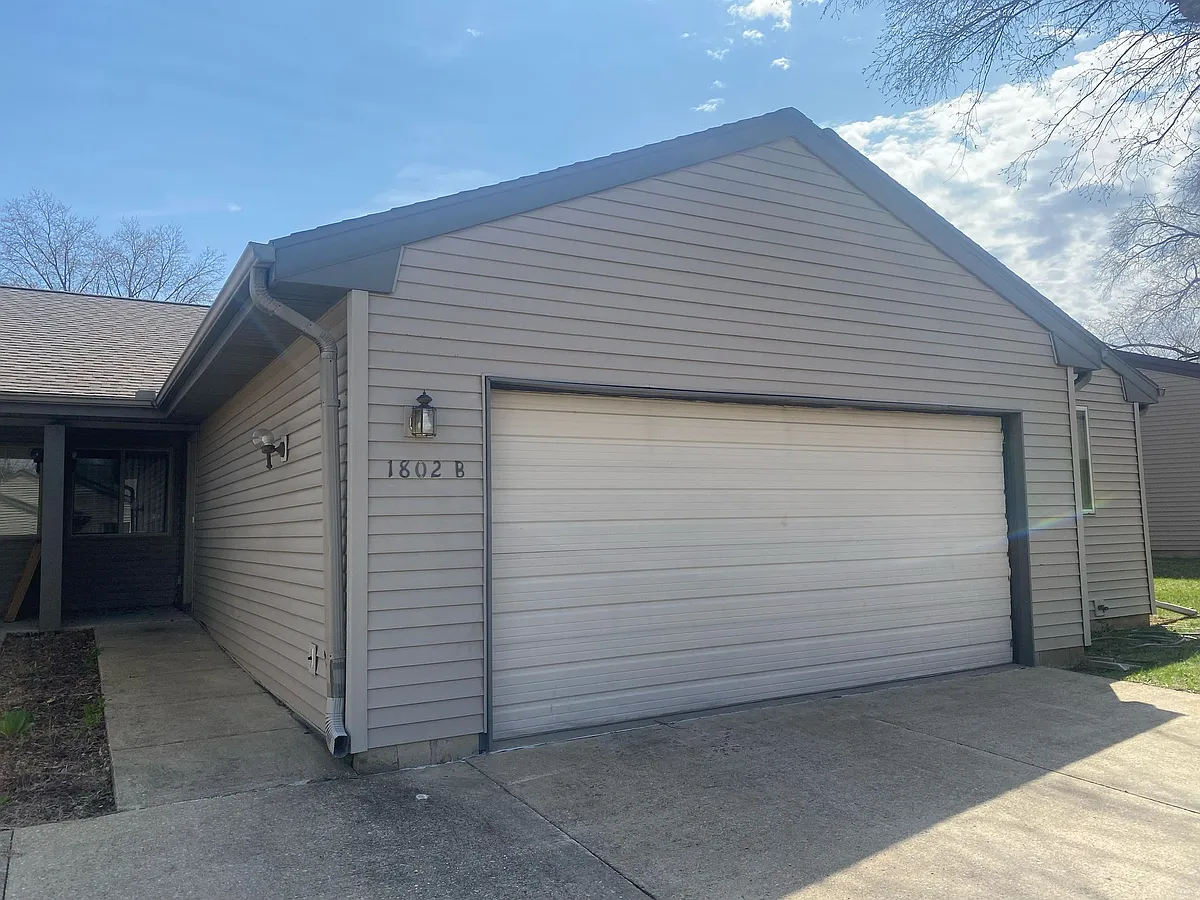 Building Photo - 1802B Glenwood Oaks Ct