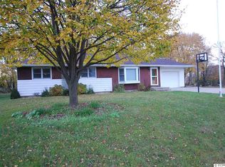 304 12th St NE, Dyersville, IA 52040