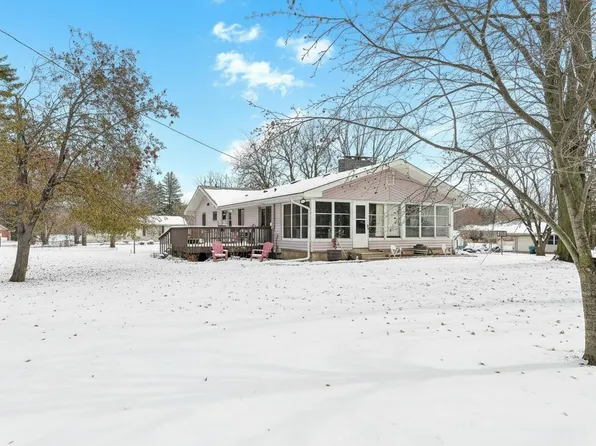 303 3rd Ave SW, Medford, MN 55049