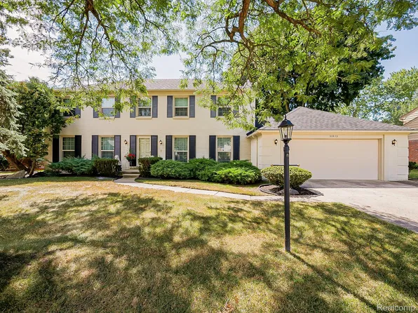35973 Old Homestead Dr, Farmington Hills, MI 48335