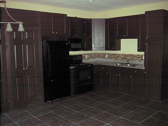 5th image of 812 E Daffodil Ave