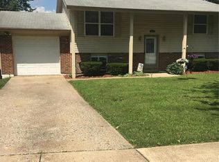 1327 Red River Dr, Saint Louis, MO 63138