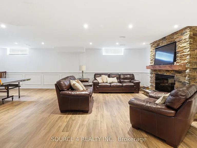 39 Amesbury Dr — Photo 36