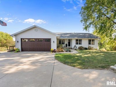 124 Riverview Heights Dr, Le Claire, IA, 52753