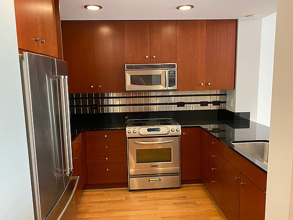 4th image of 595 9th St