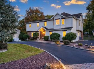 7 Edgebrook Court, New City, NY 10956