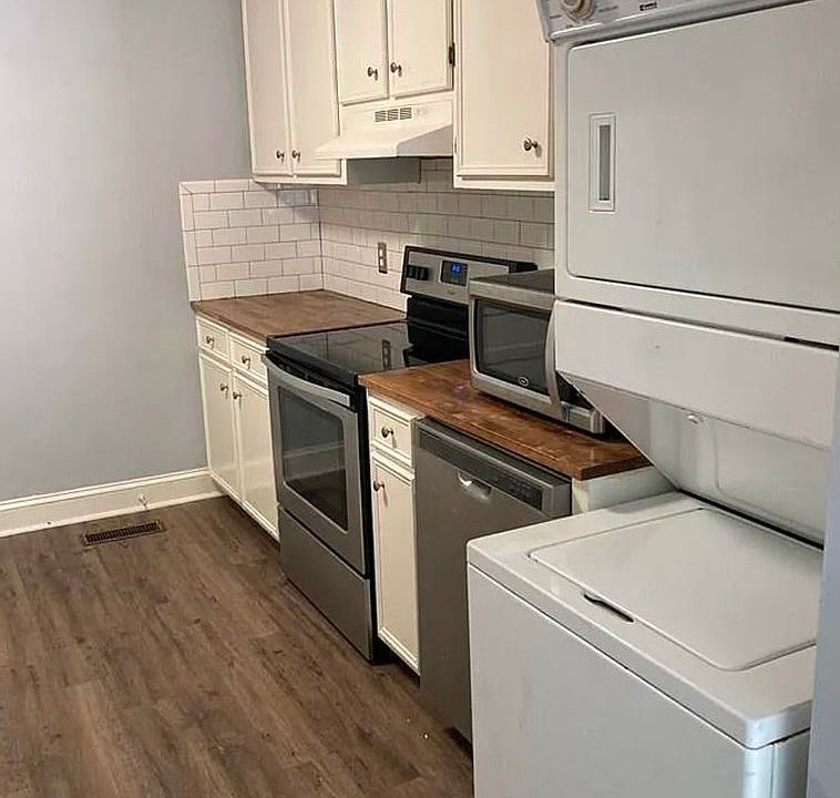 1st image of 1509 Woods Rd #B