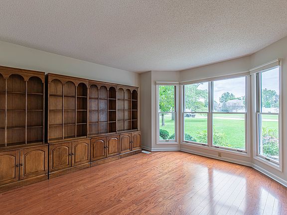 3rd image of 3477 Sunset Dr