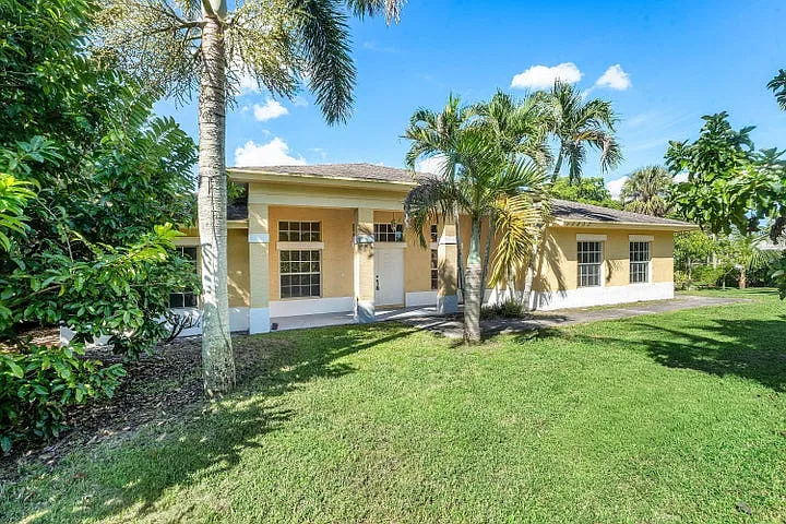 4 bed, 2077 sqft, $3,895 — Photo 2