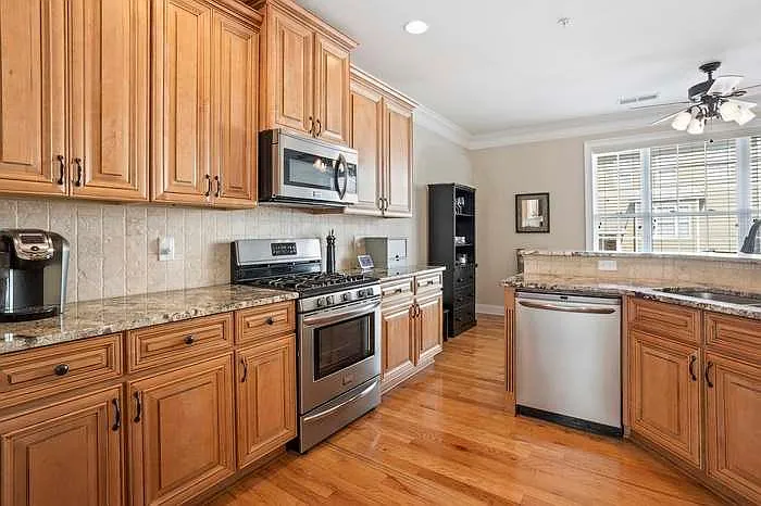 607 Lexington Vlg — Photo 25