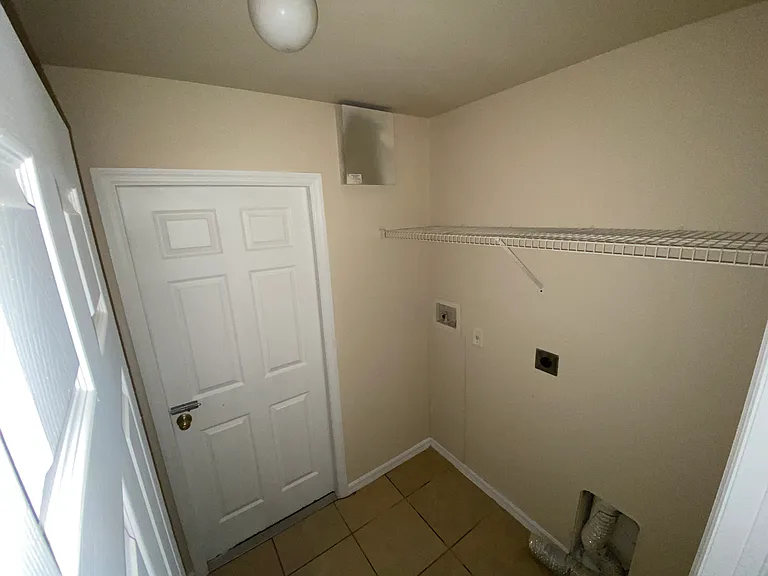 129 Zenith Cir — Photo 18