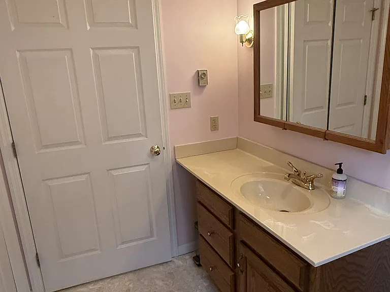 517 E Linn St — Photo 15