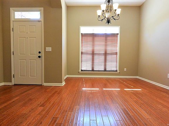 4th image of 612 Butterfly Dr