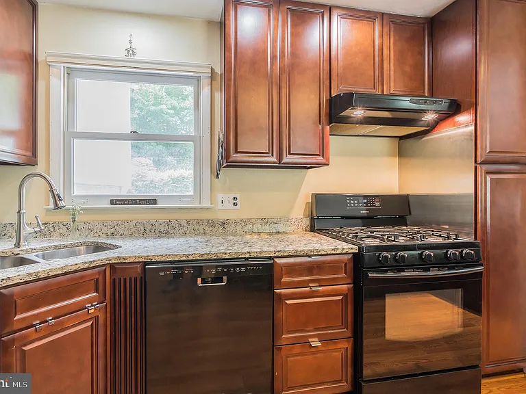 7011 Hadlow Dr — Photo 12