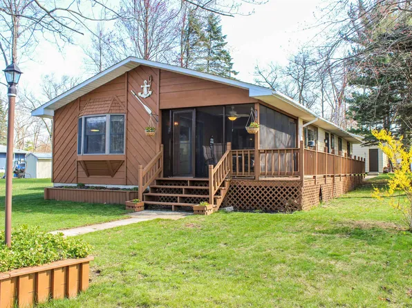 11697 N Shore Dr, Lake, MI 48632