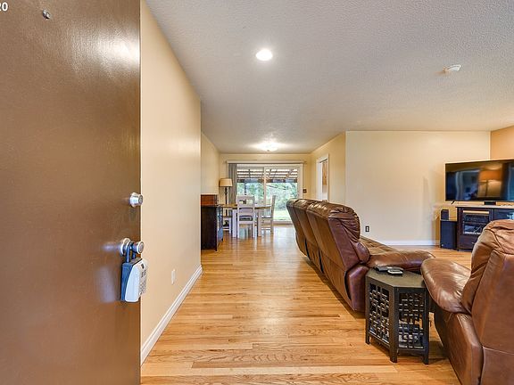 3rd image of 5598 SE Viewcrest Dr