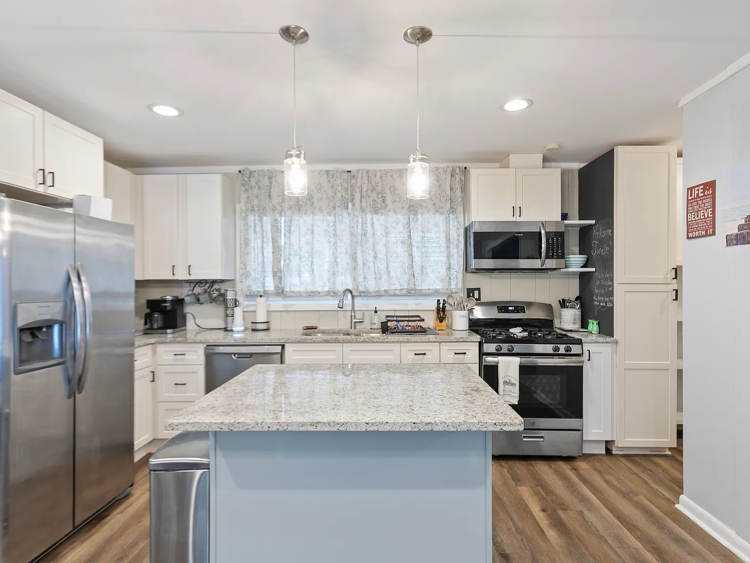 3 bed, 1638 sqft, $2,850 — Photo 1