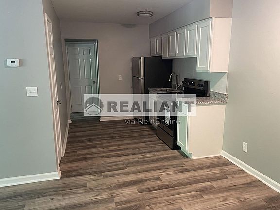 4th image of 2517 Warren St Unit 4