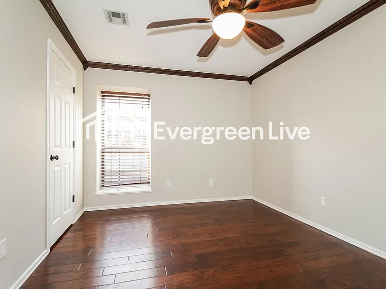 2809 Victoria Dr — Photo 14