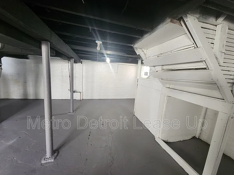 3651 Buckingham Ave — Photo 10