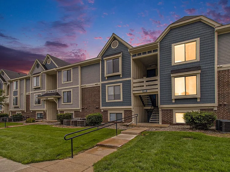 Pine Knoll Apartments — Photo 58