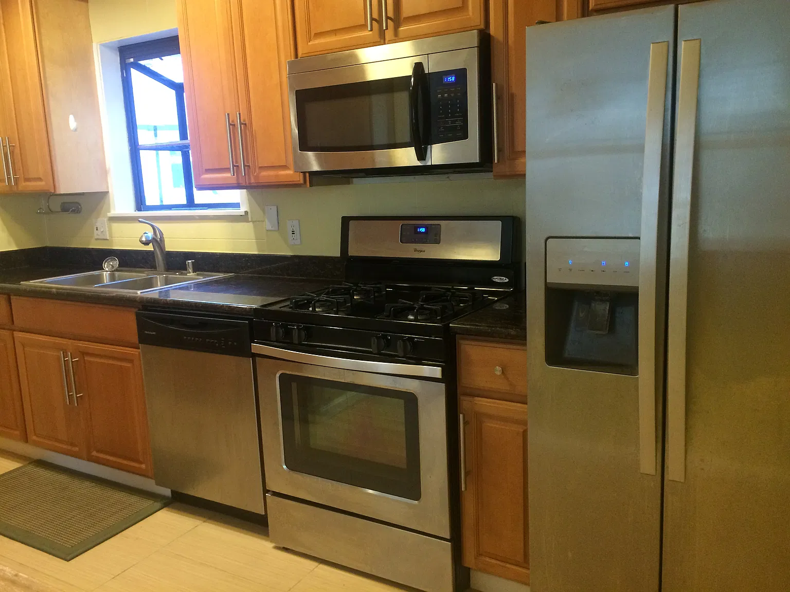 2 bed, 1.5 bath, 1200 sqft, $4,050 — Photo 2