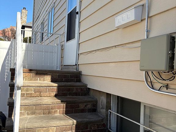 2nd image of 69 Remsen St #1
