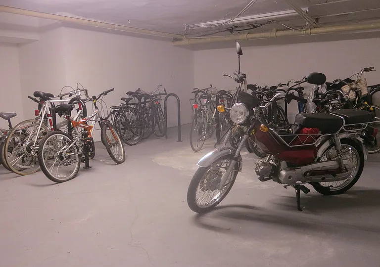 206 Scholes St #8 — Photo 13