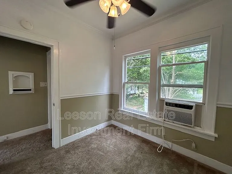 320 E College St #A — Photo 3
