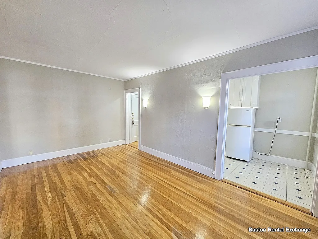 Studio, $2,000 — Photo 4