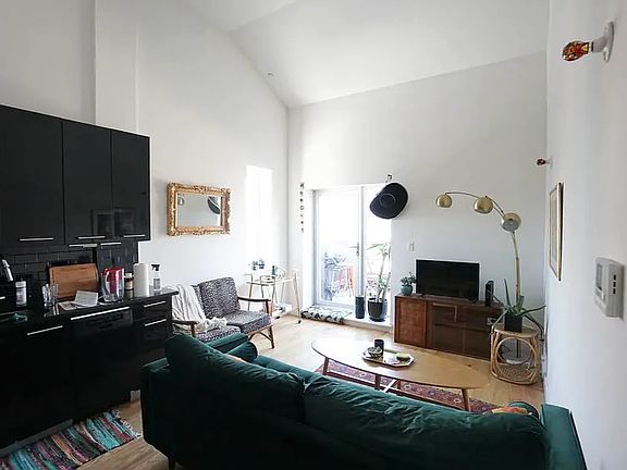 2nd image of 168 Meserole St APT 4A