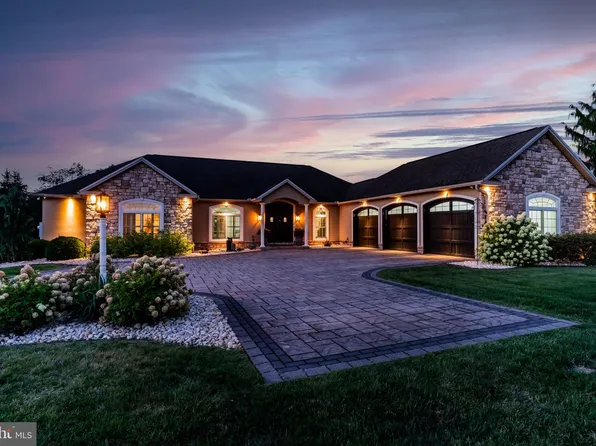 6208 Lookout Dr, Mechanicsburg, PA 17050