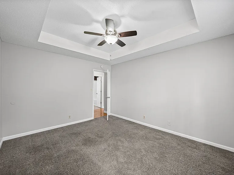 541 Donna Dr — Photo 17