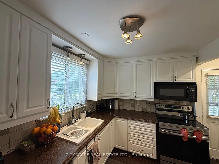3346 Chokecherry Cres — Photo 7