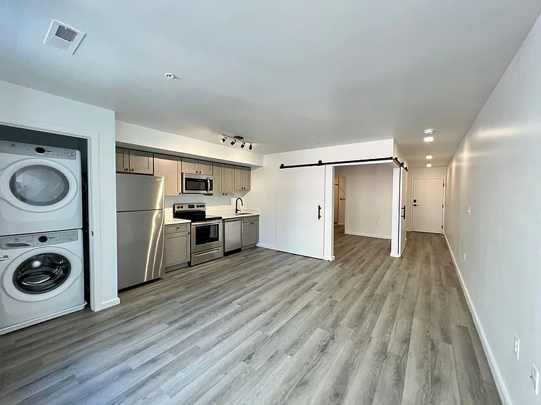 725 W Pratt St. — Photo 81