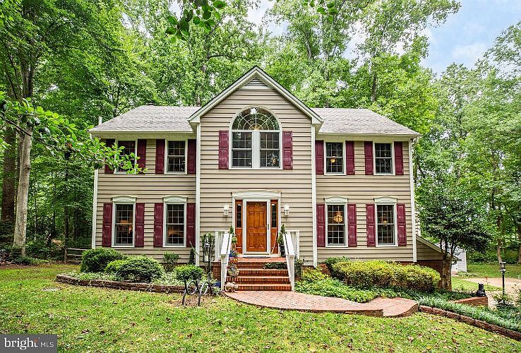 1st image of 6811 Bloomsbury Ln