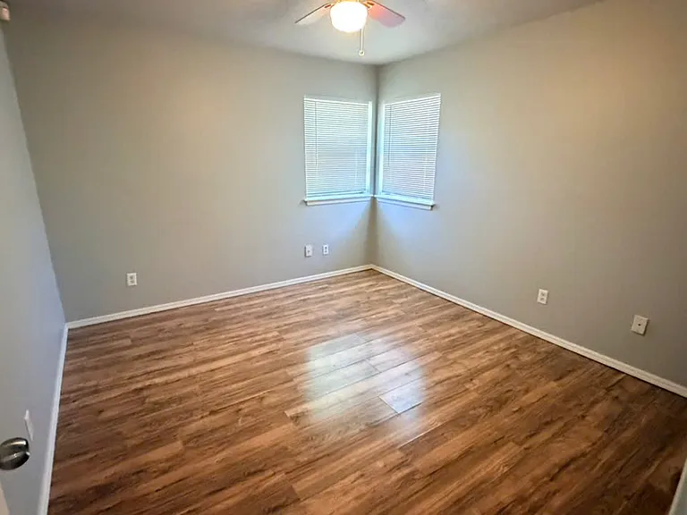 7917 S McKinley Ave — Photo 19
