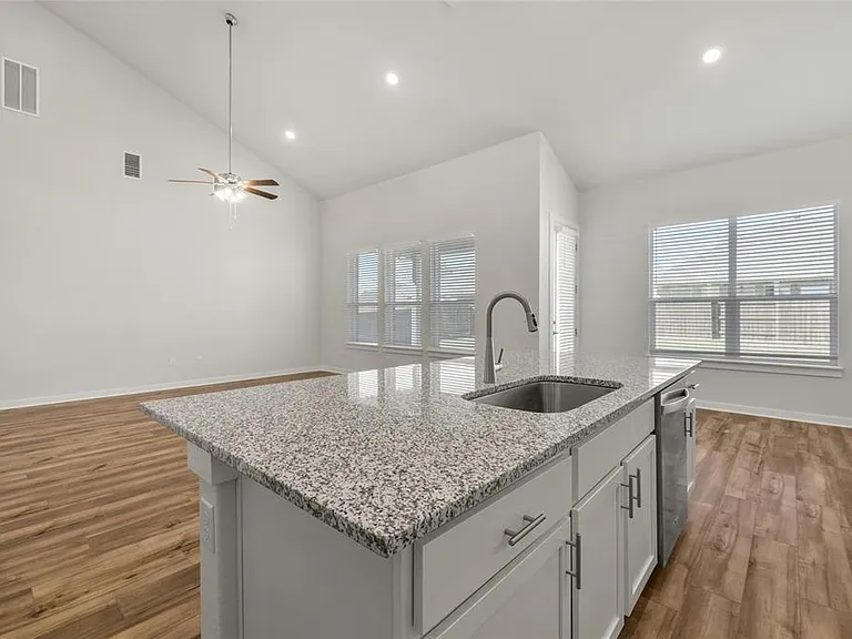 113 Shadow Oak Cv — Photo 13