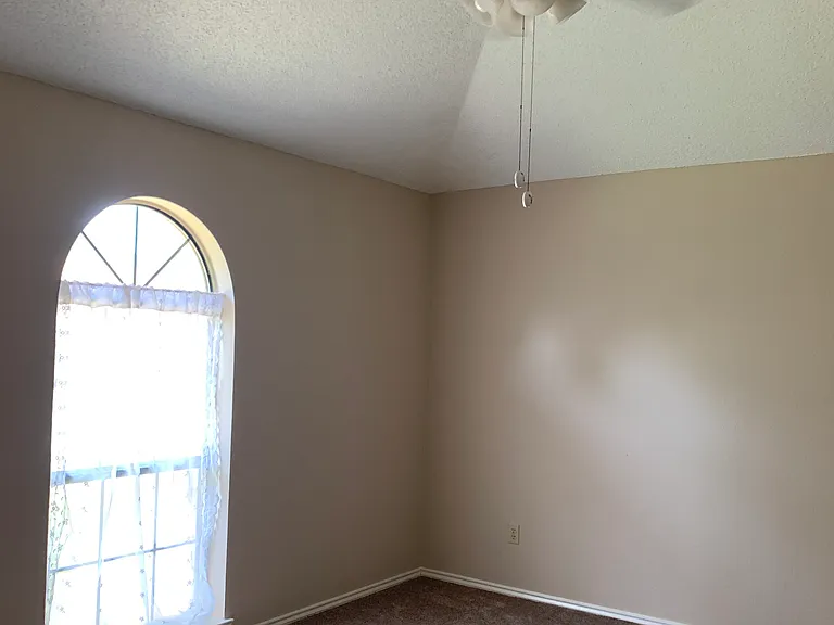1526 Clover Ln — Photo 13