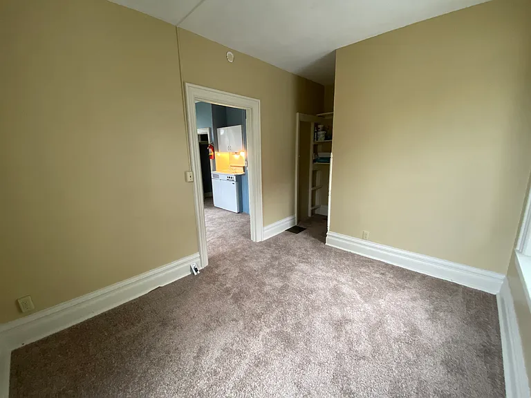 527 E College St #3 — Photo 2