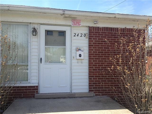 2nd image of 2420 Ackley Ave #201