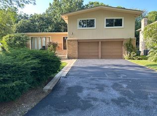 867 Auburn Ct, Highland Park, IL 60035